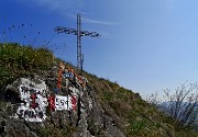 45 Alla croce di vetta del Pizzo di Spino (958 m)